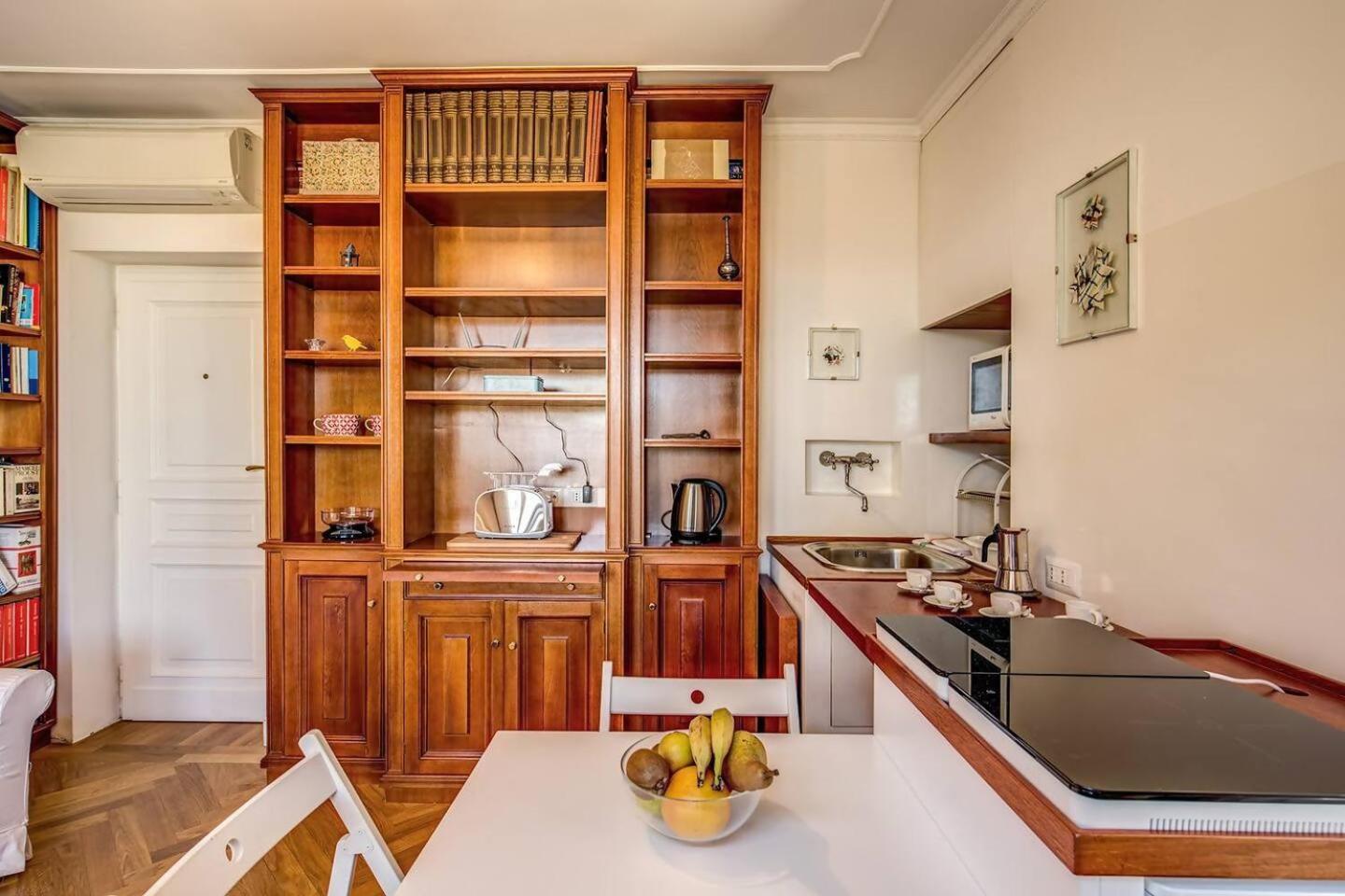 Attic With Terrace Overlooking St Peters Basilica โรม ภายนอก รูปภาพ