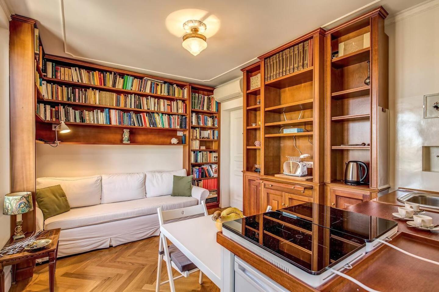 Attic With Terrace Overlooking St Peters Basilica โรม ภายนอก รูปภาพ
